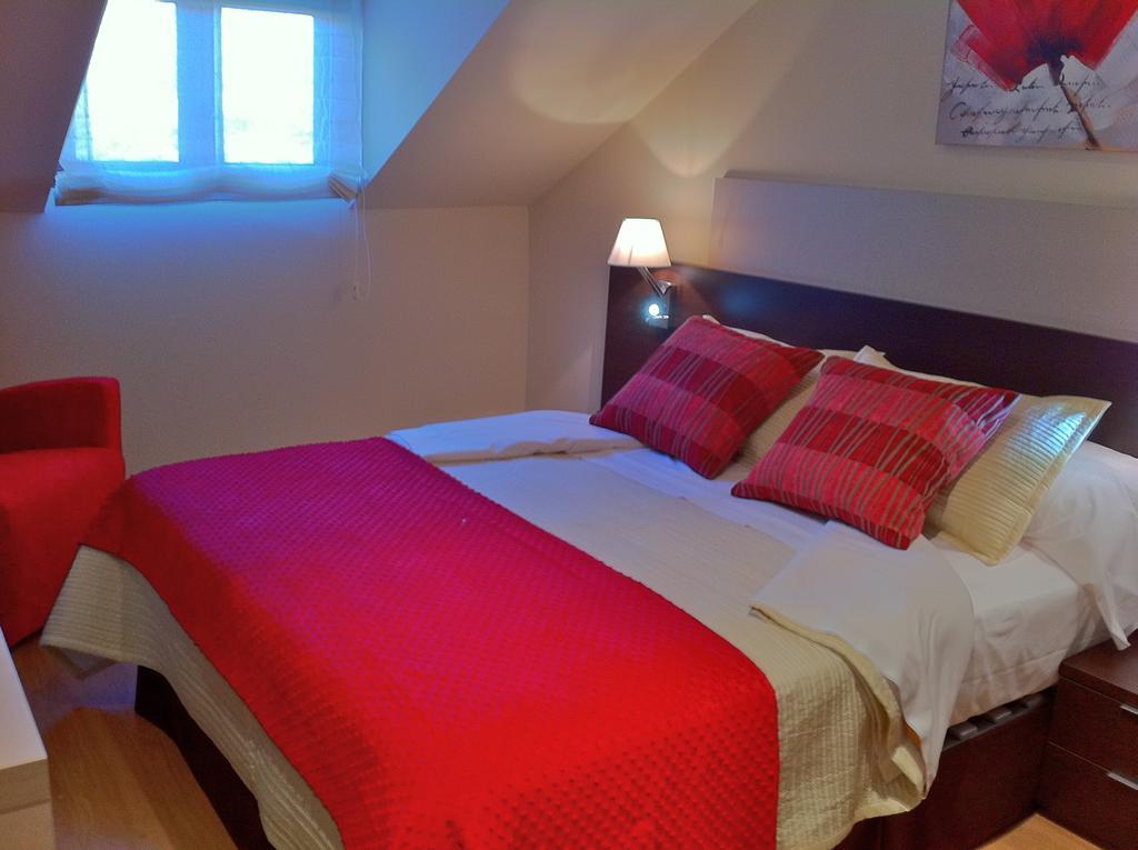 Aparthotel Bubal El Pueyo de Jaca Szoba fotó
