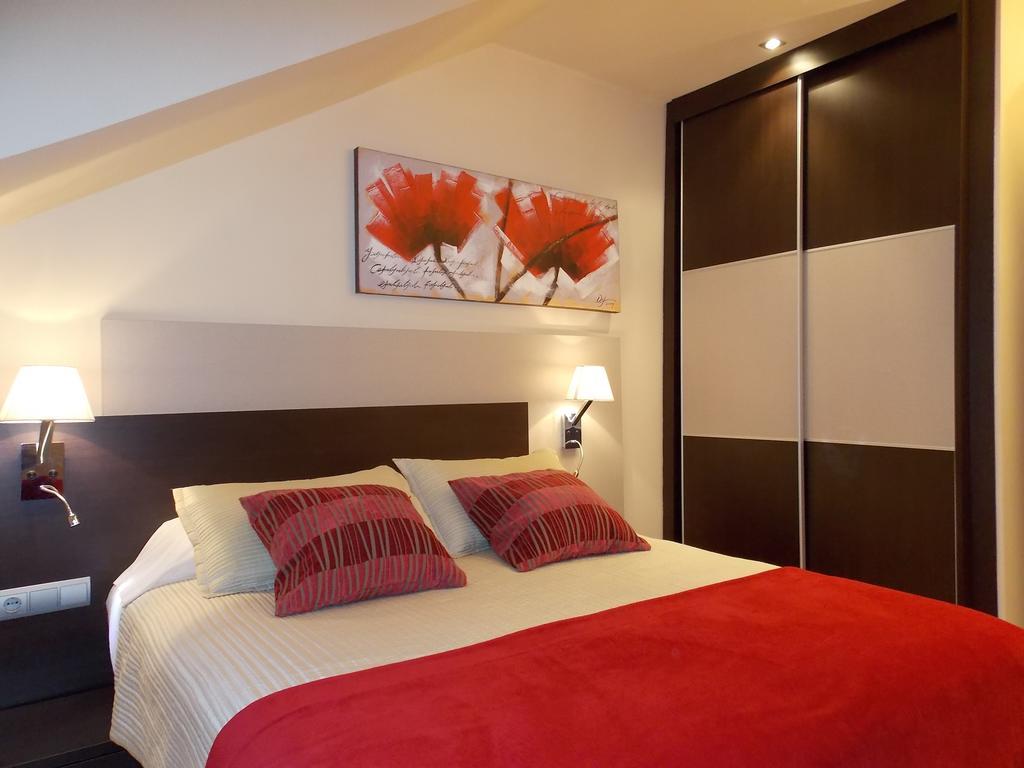 Aparthotel Bubal El Pueyo de Jaca Szoba fotó
